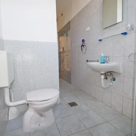 Gortanova 6+2 아파트 풀라