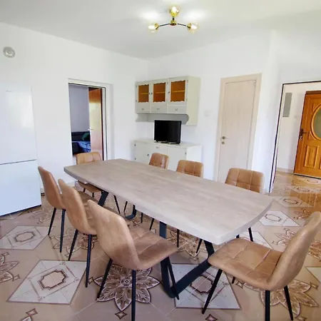 Gortanova 6+2 Apartment Pula